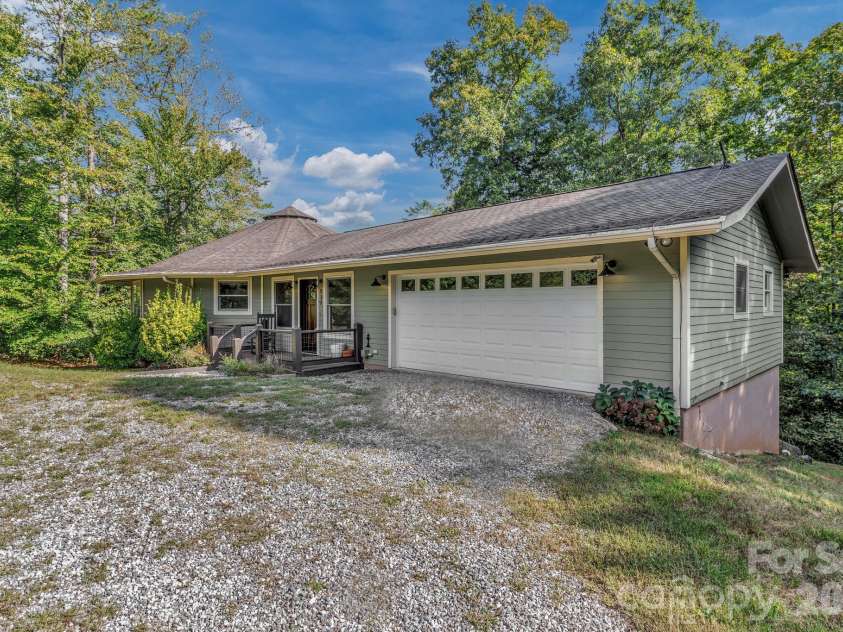 939 Morgan Hill Road, Black Mountain, NC 28711.  MLS# CAR4297863, YatesRealty ID 10812. 