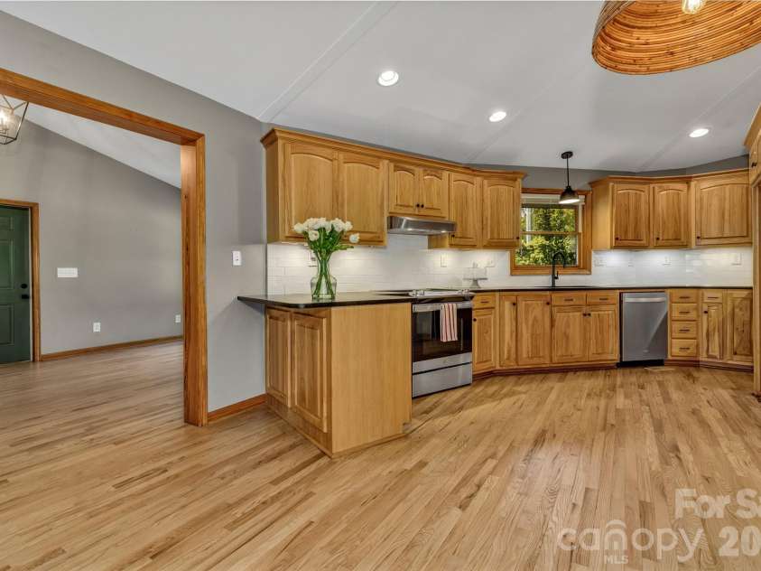 939 Morgan Hill Road, Black Mountain, NC 28711.  MLS# CAR4297863, YatesRealty ID 10812. 