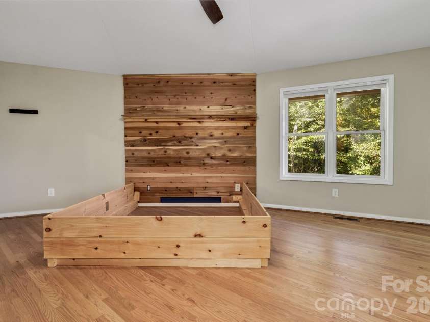939 Morgan Hill Road, Black Mountain, NC 28711.  MLS# CAR4297863, YatesRealty ID 10812. 