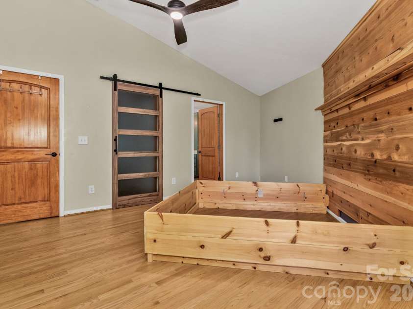 939 Morgan Hill Road, Black Mountain, NC 28711.  MLS# CAR4297863, YatesRealty ID 10812. 