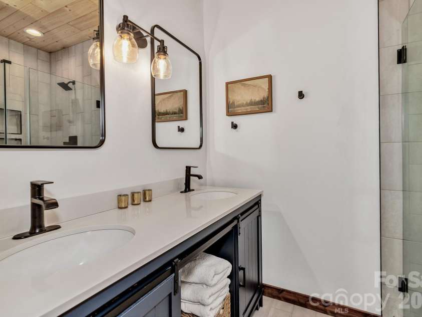 939 Morgan Hill Road, Black Mountain, NC 28711.  MLS# CAR4297863, YatesRealty ID 10812. 