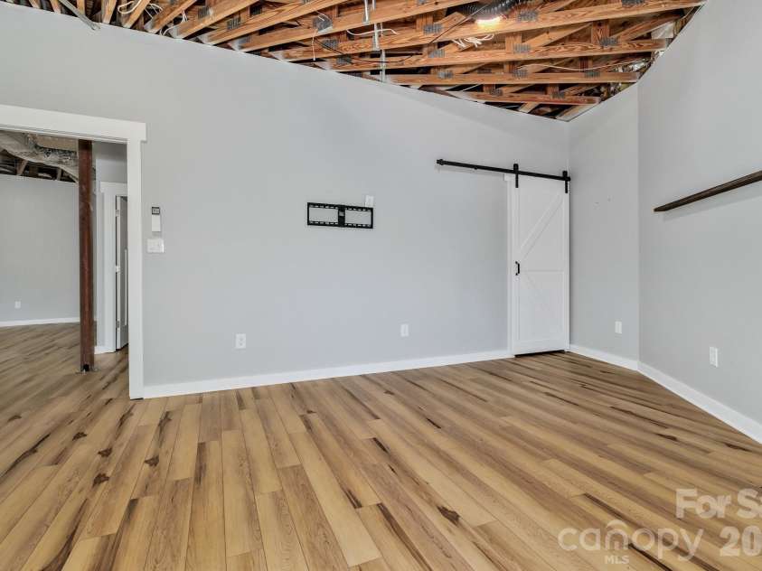 939 Morgan Hill Road, Black Mountain, NC 28711.  MLS# CAR4297863, YatesRealty ID 10812. 