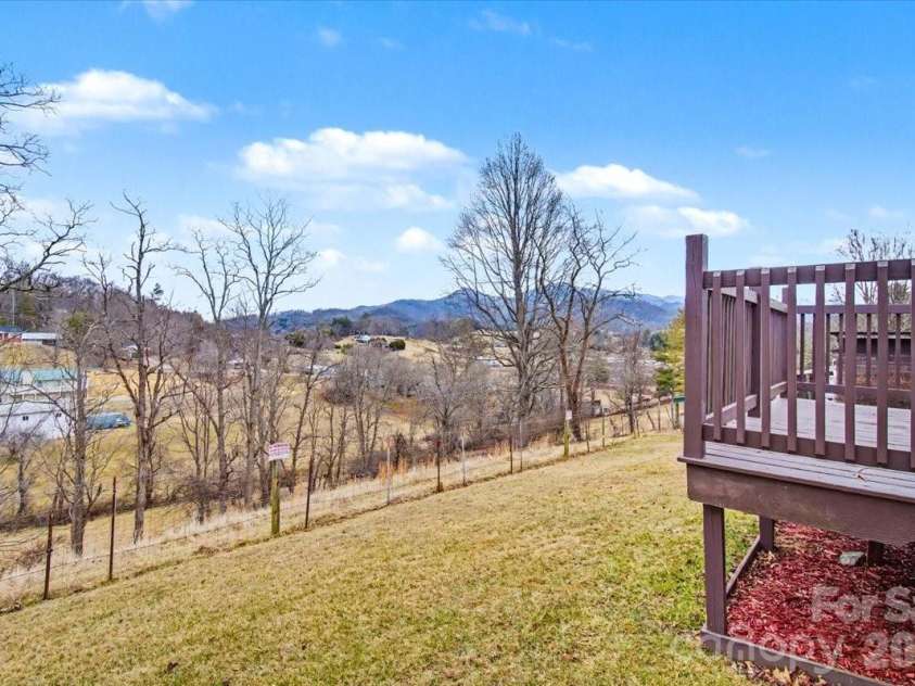 170 Styles Road, Burnsville, NC 28714.  MLS# CAR4350812, YatesRealty ID 10815. 