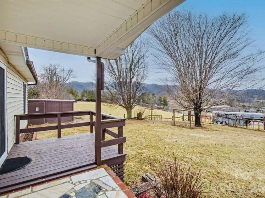 170 Styles Road, Burnsville, NC 28714.  MLS# CAR4350812, YatesRealty ID 10815. 