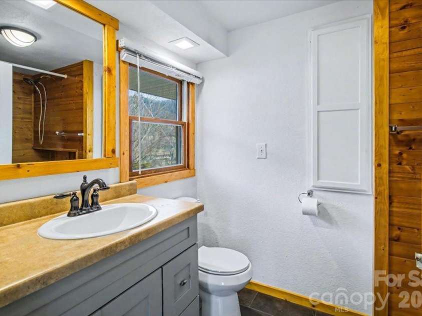 170 Styles Road, Burnsville, NC 28714.  MLS# CAR4350812, YatesRealty ID 10815. 