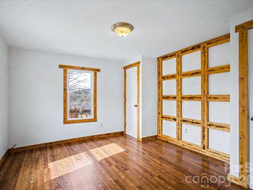 170 Styles Road, Burnsville, NC 28714.  MLS# CAR4350812, YatesRealty ID 10815. 