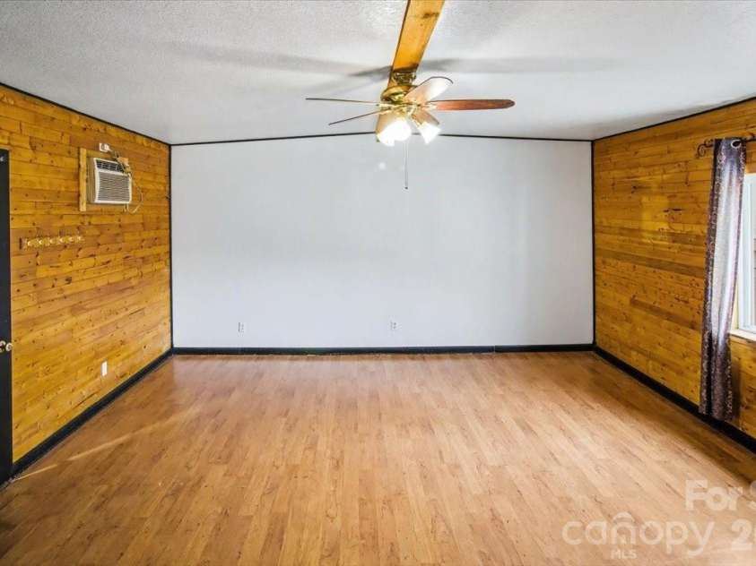 170 Styles Road, Burnsville, NC 28714.  MLS# CAR4350812, YatesRealty ID 10815. 