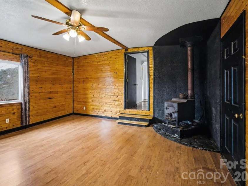 170 Styles Road, Burnsville, NC 28714.  MLS# CAR4350812, YatesRealty ID 10815. 