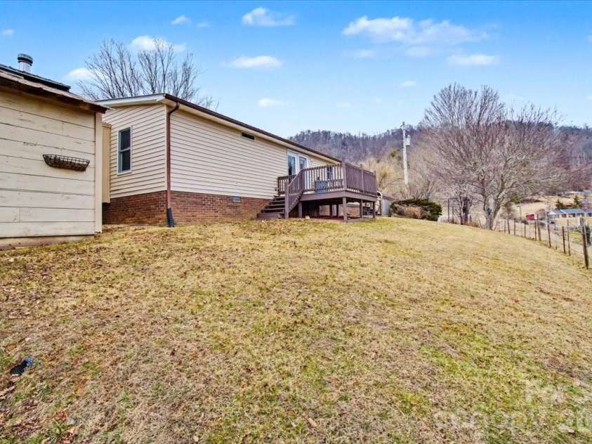 170 Styles Road, Burnsville, NC 28714.  MLS# CAR4350812, YatesRealty ID 10815. 