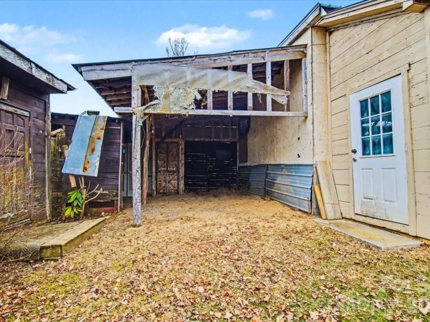 170 Styles Road, Burnsville, NC 28714.  MLS# CAR4350812, YatesRealty ID 10815. 