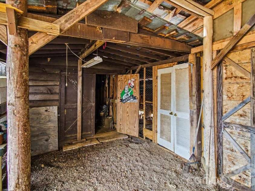 170 Styles Road, Burnsville, NC 28714.  MLS# CAR4350812, YatesRealty ID 10815. 