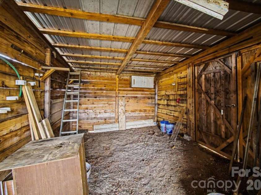 170 Styles Road, Burnsville, NC 28714.  MLS# CAR4350812, YatesRealty ID 10815. 