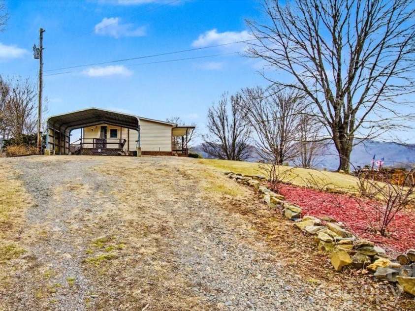 170 Styles Road, Burnsville, NC 28714.  MLS# CAR4350812, YatesRealty ID 10815. 