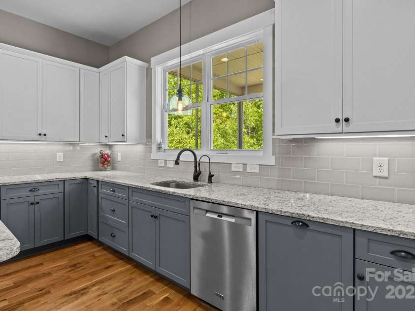 6743 Fox Ridge Circle, Davidson, NC 28036.  MLS# CAR4244041, YatesRealty ID 10816. 