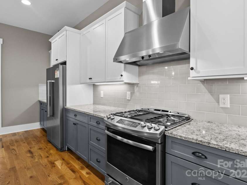 6743 Fox Ridge Circle, Davidson, NC 28036.  MLS# CAR4244041, YatesRealty ID 10816. 