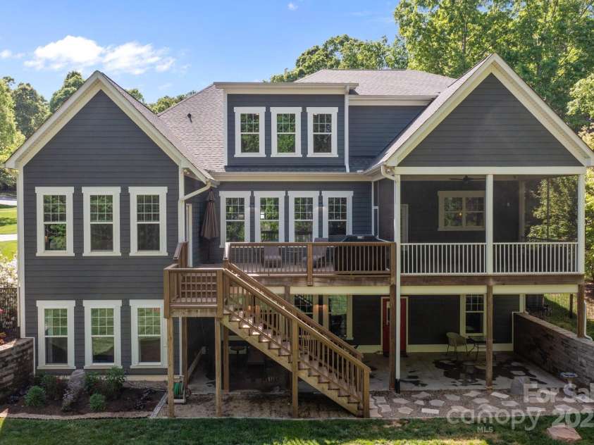 6743 Fox Ridge Circle, Davidson, NC 28036.  MLS# CAR4244041, YatesRealty ID 10816. 
