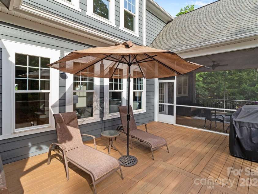6743 Fox Ridge Circle, Davidson, NC 28036.  MLS# CAR4244041, YatesRealty ID 10816. 