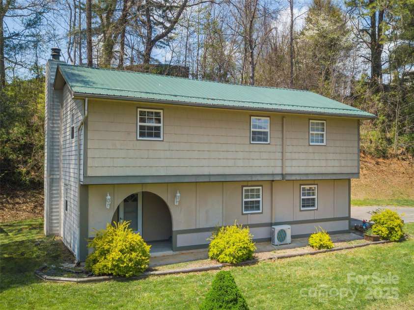 383 Pioneer Drive, Waynesville, NC 28786.  MLS# CAR4245755, YatesRealty ID 10817. 