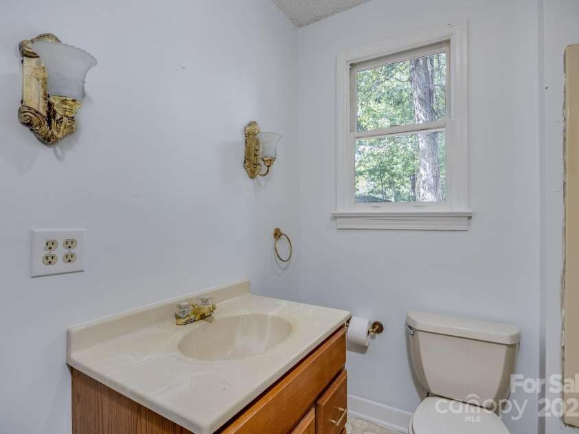 2086 Rion Road, Winnsboro, SC 29180.  MLS# CAR4309720, YatesRealty ID 10818. Jack & Jill Bath