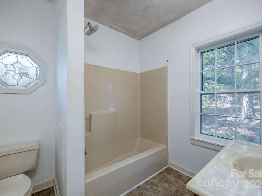 2086 Rion Road, Winnsboro, SC 29180.  MLS# CAR4309720, YatesRealty ID 10818. Primary Shared Bath