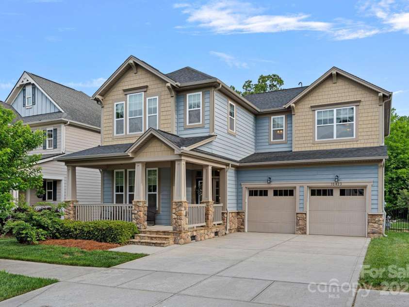 10423 Drake Hill Drive, Huntersville, NC 28078.  MLS# CAR4245339, YatesRealty ID 10819. 