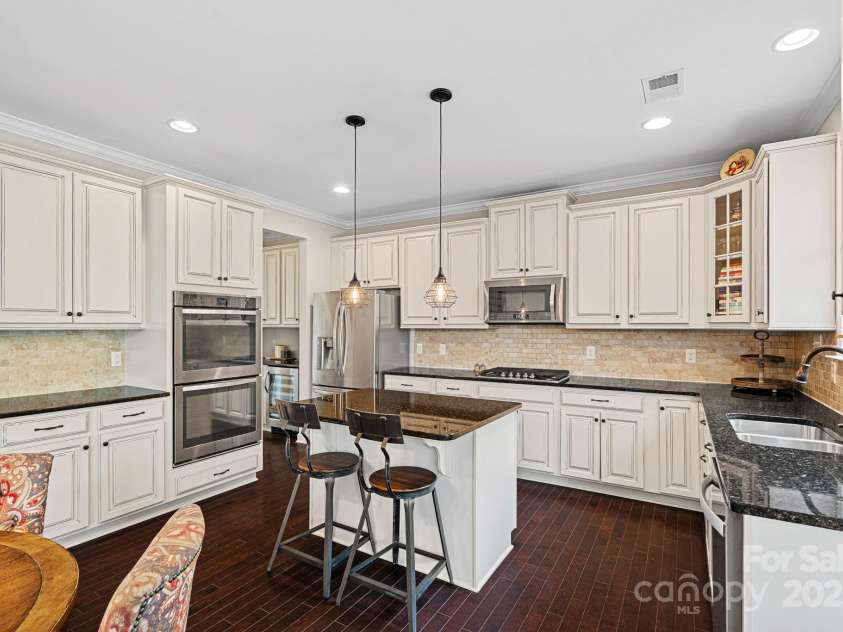 10423 Drake Hill Drive, Huntersville, NC 28078.  MLS# CAR4245339, YatesRealty ID 10819. 