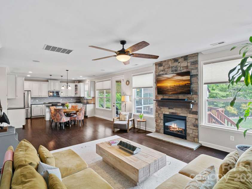 10423 Drake Hill Drive, Huntersville, NC 28078.  MLS# CAR4245339, YatesRealty ID 10819. 