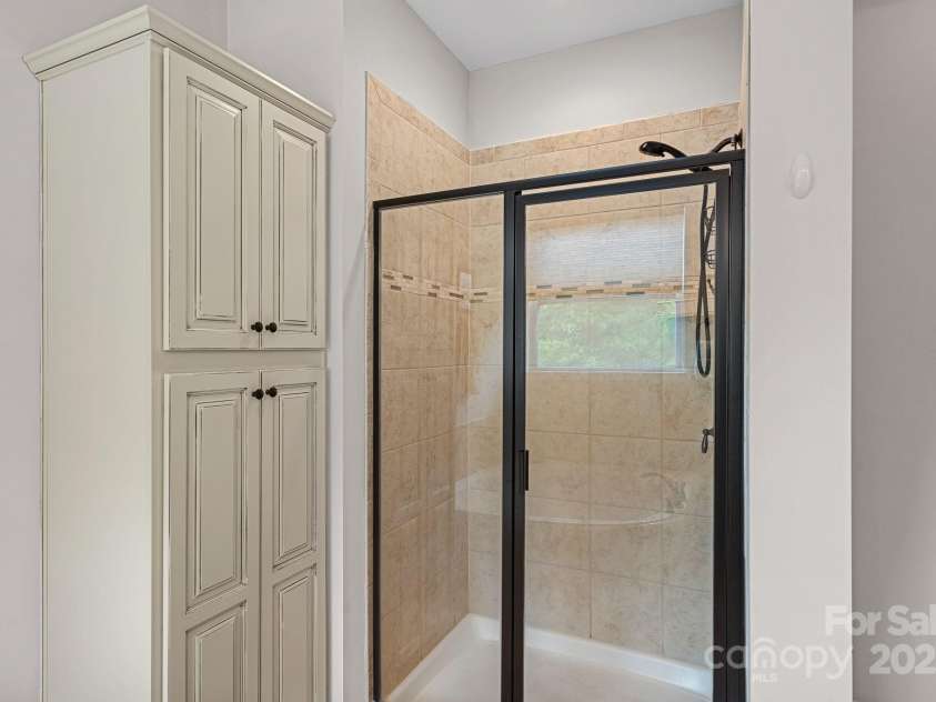 10423 Drake Hill Drive, Huntersville, NC 28078.  MLS# CAR4245339, YatesRealty ID 10819. 