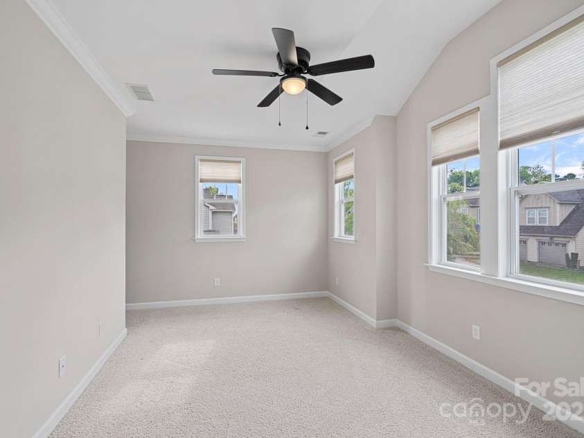 10423 Drake Hill Drive, Huntersville, NC 28078.  MLS# CAR4245339, YatesRealty ID 10819. 