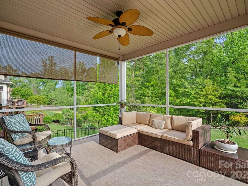 10423 Drake Hill Drive, Huntersville, NC 28078.  MLS# CAR4245339, YatesRealty ID 10819. 