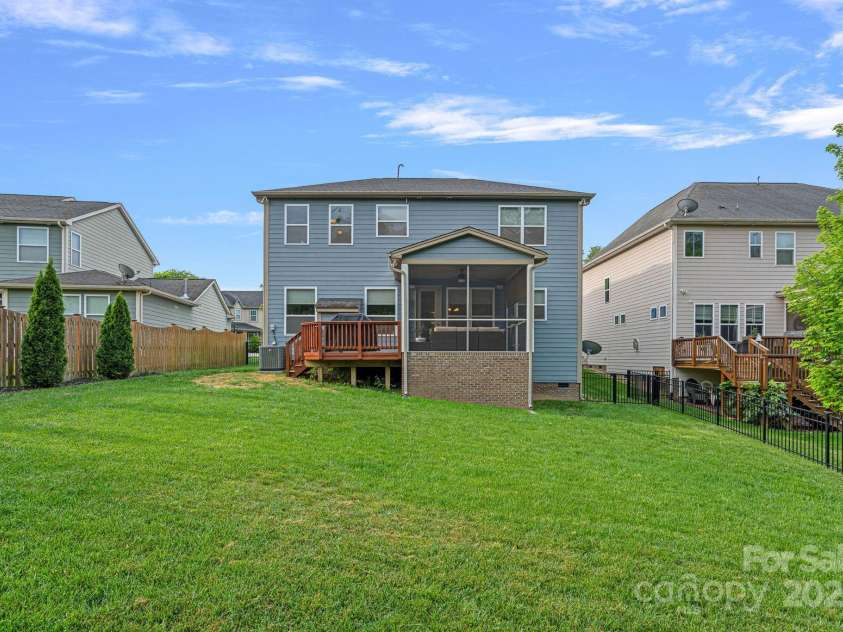 10423 Drake Hill Drive, Huntersville, NC 28078.  MLS# CAR4245339, YatesRealty ID 10819. 
