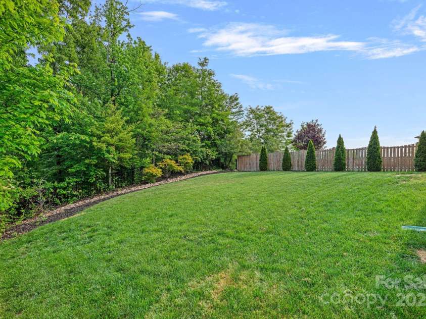 10423 Drake Hill Drive, Huntersville, NC 28078.  MLS# CAR4245339, YatesRealty ID 10819. 