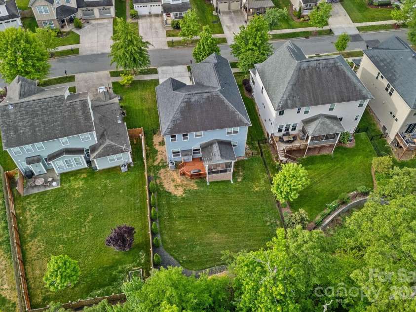10423 Drake Hill Drive, Huntersville, NC 28078.  MLS# CAR4245339, YatesRealty ID 10819. 