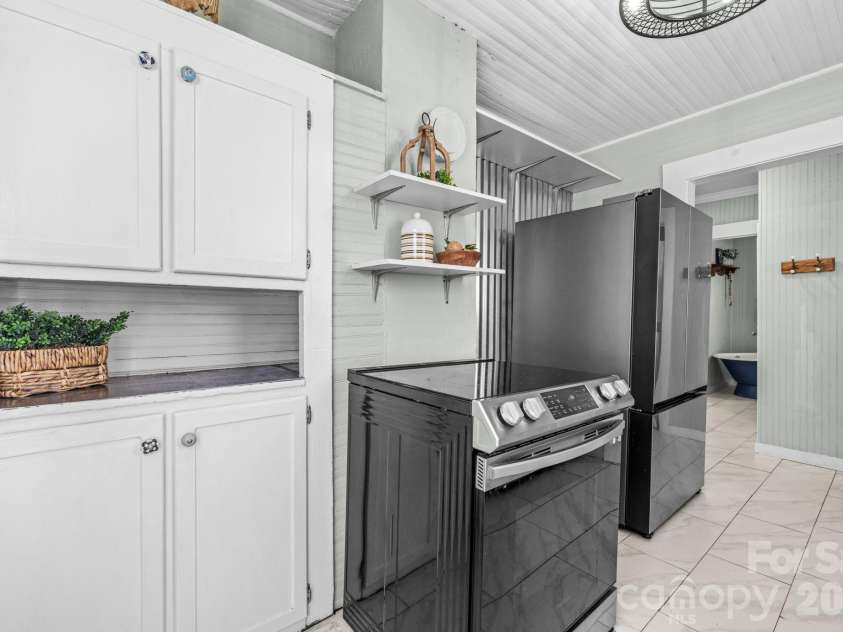 291 Mccrary Place, Lenoir, NC 28645.  MLS# CAR4359008, YatesRealty ID 10819. 