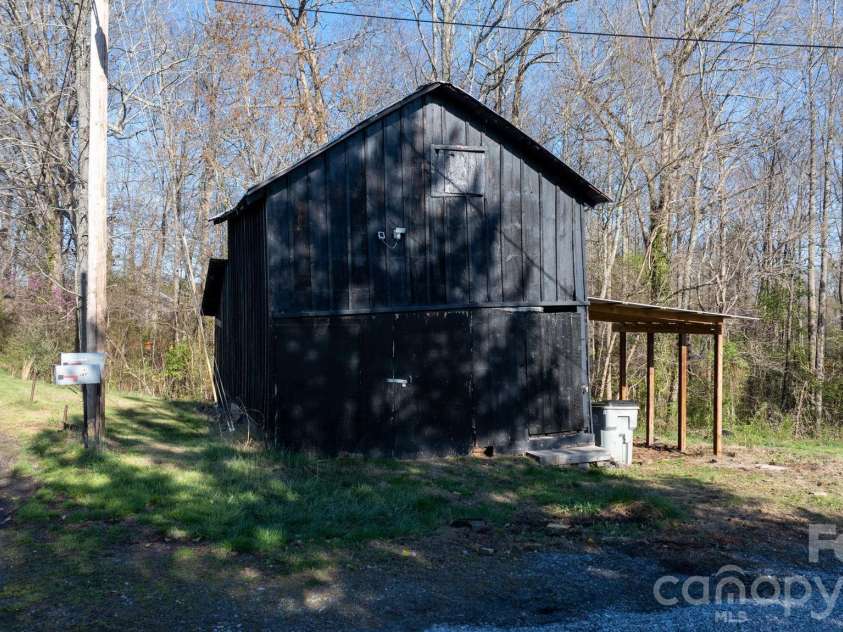 291 Mccrary Place, Lenoir, NC 28645.  MLS# CAR4359008, YatesRealty ID 10819. 