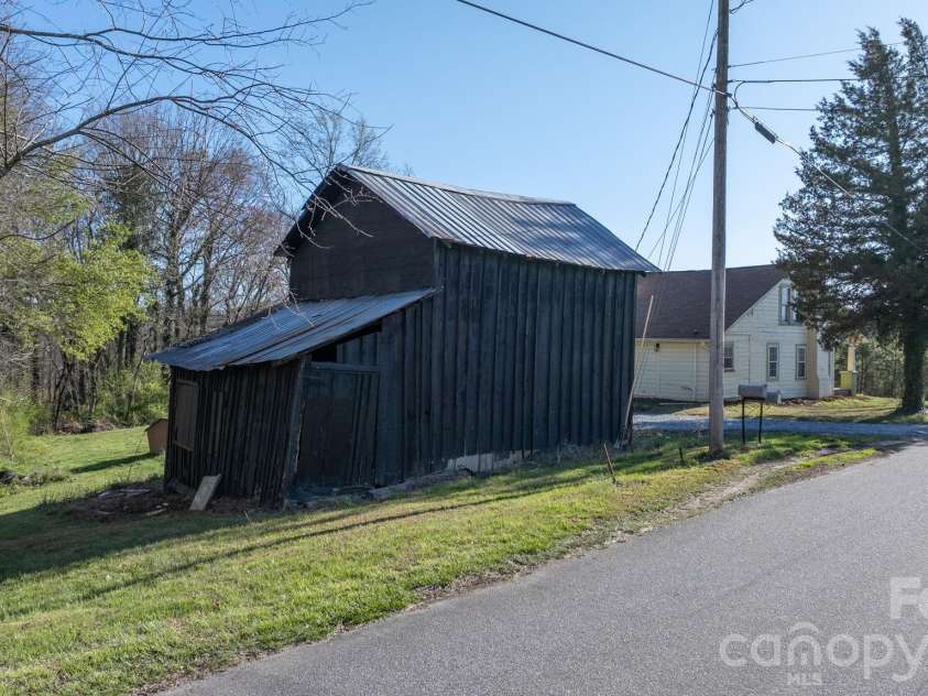 291 Mccrary Place, Lenoir, NC 28645.  MLS# CAR4359008, YatesRealty ID 10819. 
