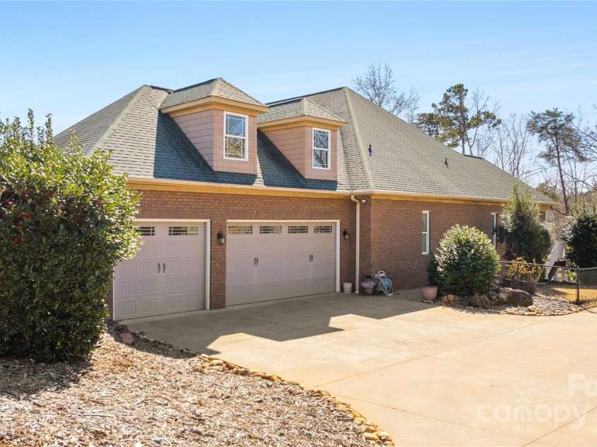 1201 Sunset Lane, Anderson, SC 29626.  MLS# CAR4224408, YatesRealty ID 1082. 3 Car garage
