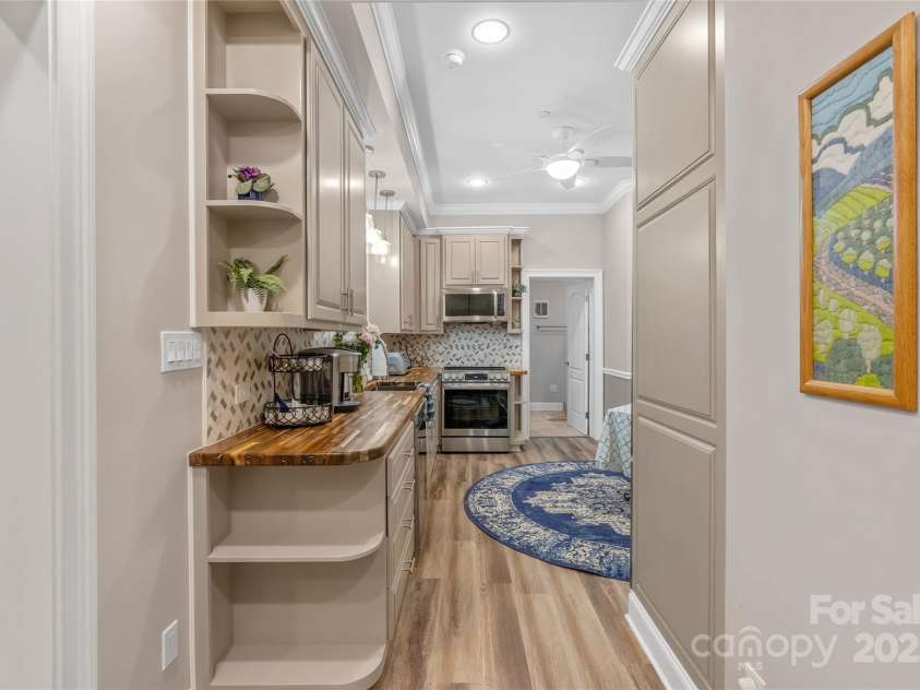 1201 Sunset Lane, Anderson, SC 29626.  MLS# CAR4224408, YatesRealty ID 1082. Additional kitchen