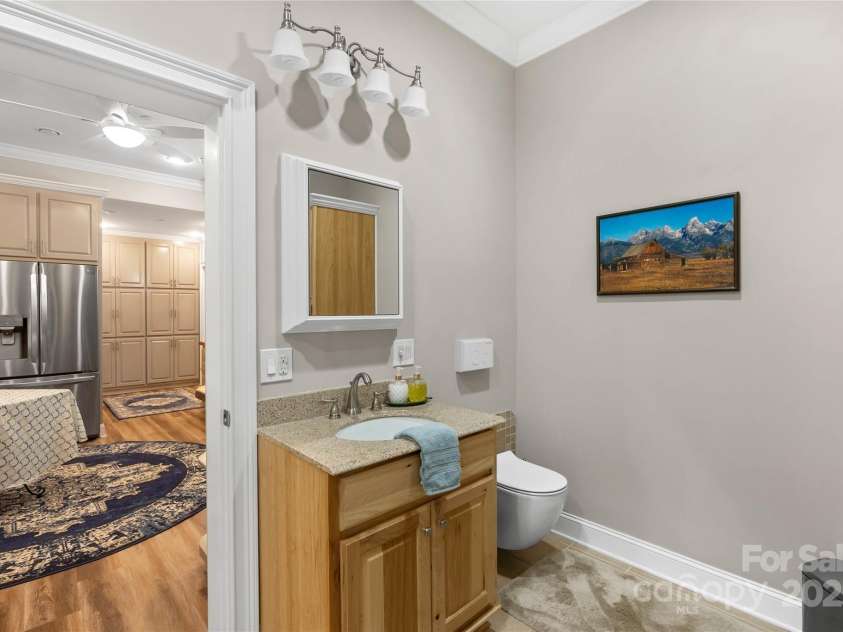 1201 Sunset Lane, Anderson, SC 29626.  MLS# CAR4224408, YatesRealty ID 1082. Bathroom 3