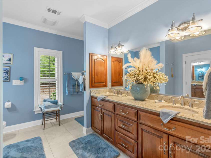 1201 Sunset Lane, Anderson, SC 29626.  MLS# CAR4224408, YatesRealty ID 1082. Double vanities