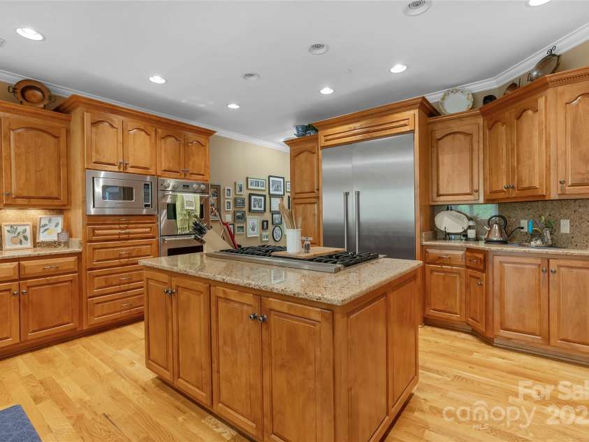 1201 Sunset Lane, Anderson, SC 29626.  MLS# CAR4224408, YatesRealty ID 1082. Gourment kitchen