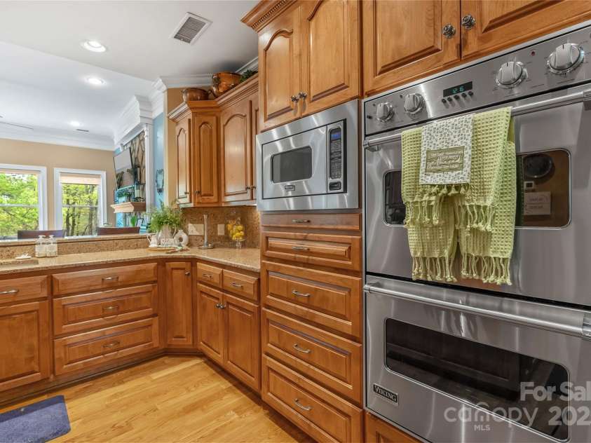 1201 Sunset Lane, Anderson, SC 29626.  MLS# CAR4224408, YatesRealty ID 1082. Granite counter tops, double ovens