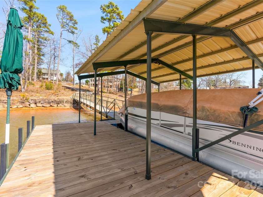 1201 Sunset Lane, Anderson, SC 29626.  MLS# CAR4224408, YatesRealty ID 1082. New decking!