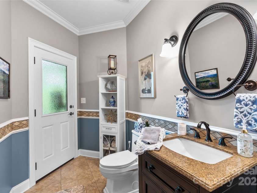 1201 Sunset Lane, Anderson, SC 29626.  MLS# CAR4224408, YatesRealty ID 1082. Powder roon