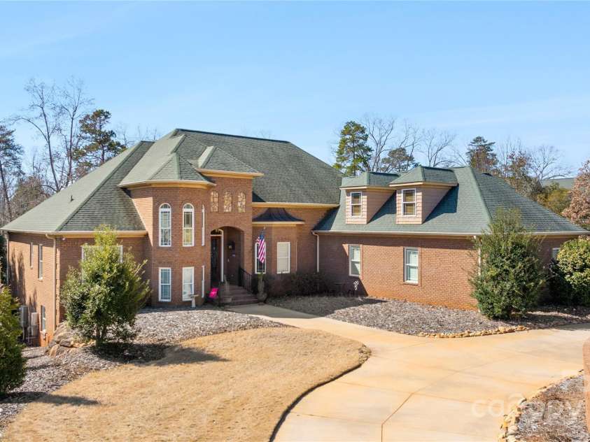 1201 Sunset Lane, Anderson, SC 29626.  MLS# CAR4224408, YatesRealty ID 1082. Welcome to 1201 Sunset Lane!