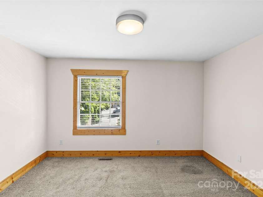 634 Chipley Avenue, Charlotte, NC 28205.  MLS# CAR4328049, YatesRealty ID 1082. Primary Bedroom