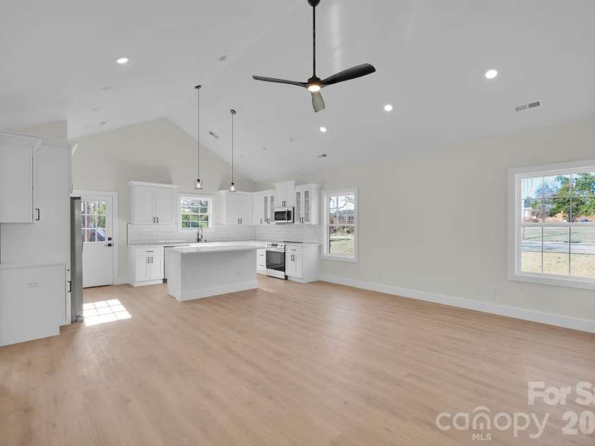 1709 College Plaza, Rock Hill, SC 29730.  MLS# CAR4337314, YatesRealty ID 10820. 