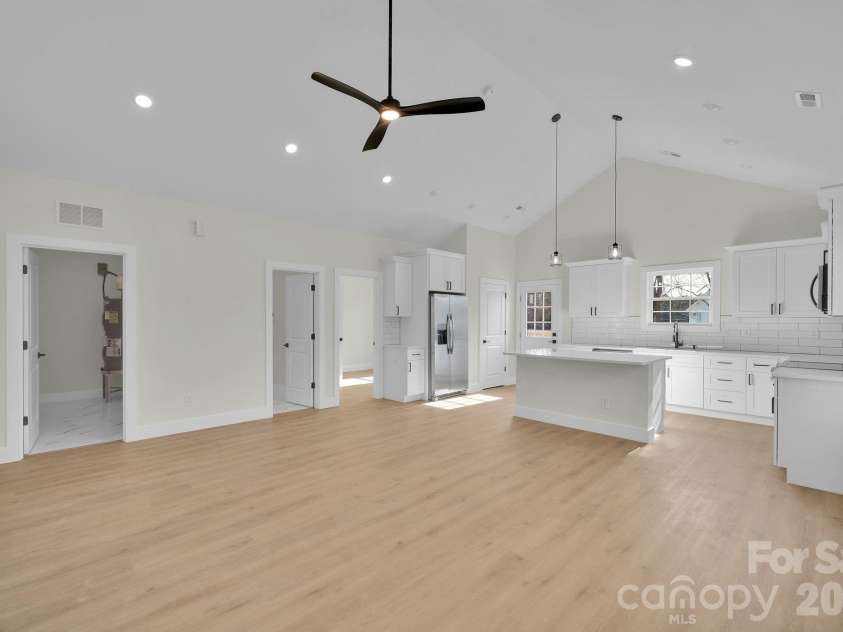 1709 College Plaza, Rock Hill, SC 29730.  MLS# CAR4337314, YatesRealty ID 10820. 