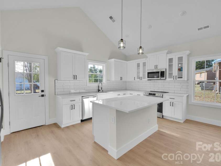 1709 College Plaza, Rock Hill, SC 29730.  MLS# CAR4337314, YatesRealty ID 10820. 