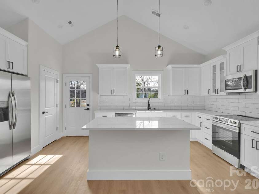 1709 College Plaza, Rock Hill, SC 29730.  MLS# CAR4337314, YatesRealty ID 10820. 